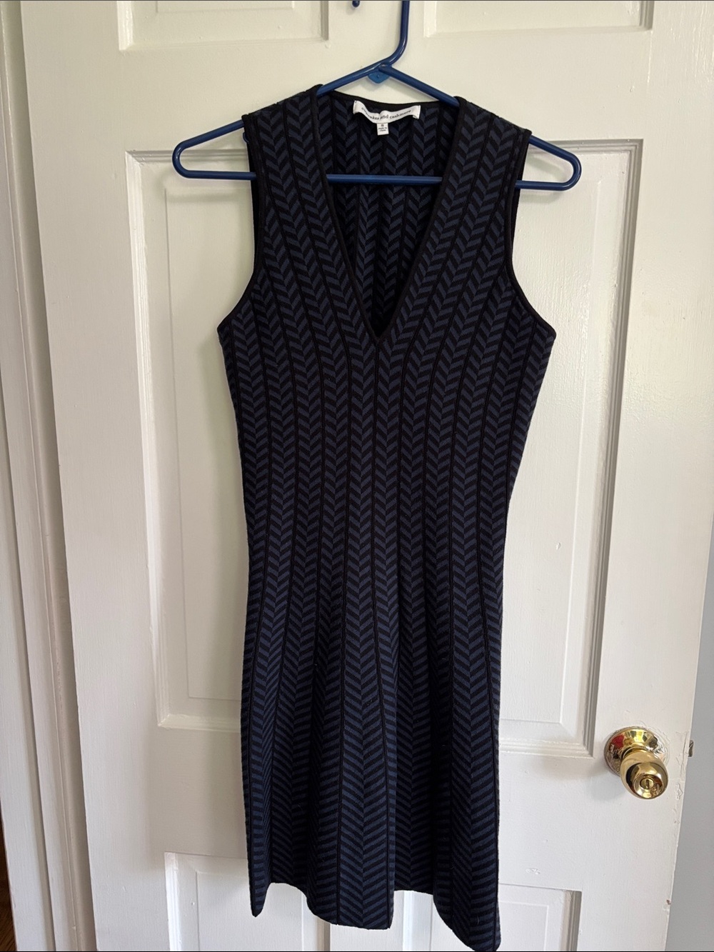 cupcakes & cashmere Sleeveless Chevron Knit Dress - Navy & Black